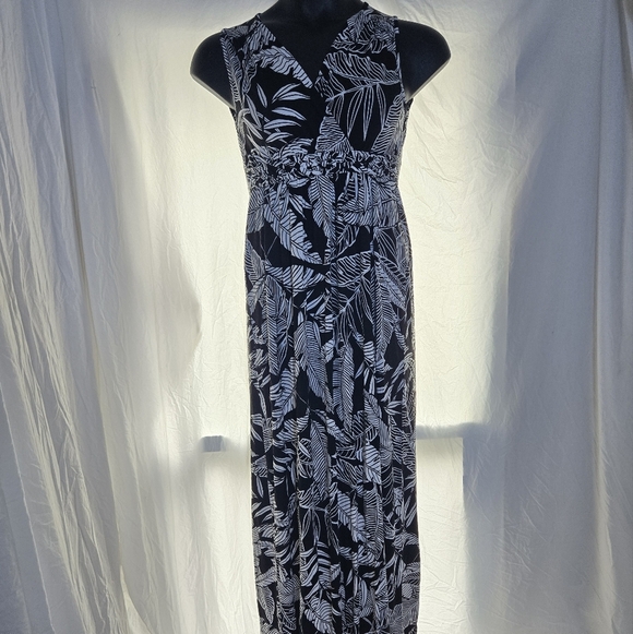 Palm Leaf Maxi Dress - Picture 6 of 9